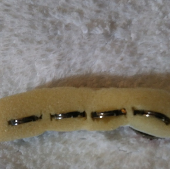 4 Adjustable Colored Rhinestone Rings - Picture 3 of 4